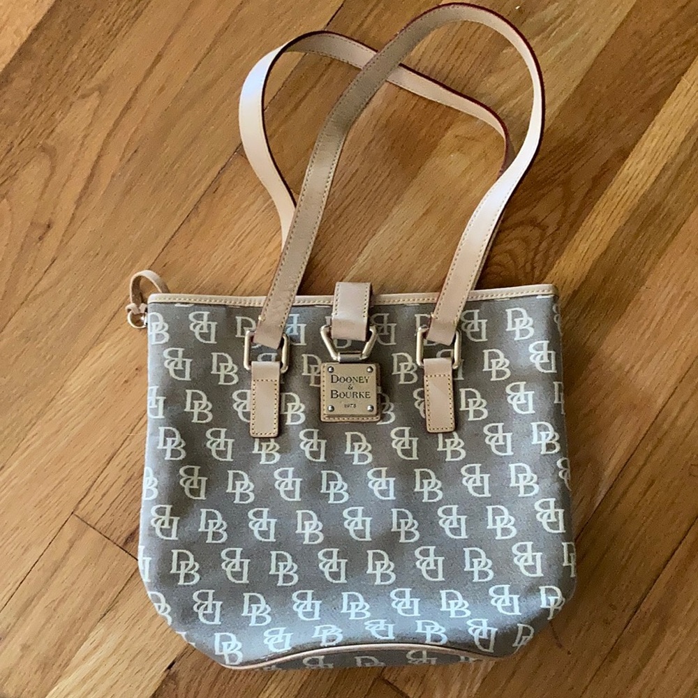 Vintage Dooney and Bourke bucket bag